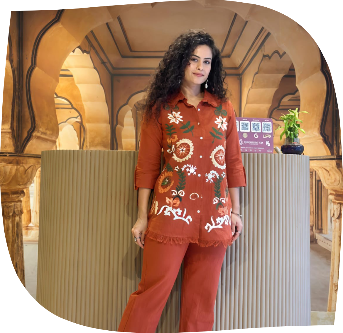 The-Imperial-Amber-Artisan-Embroidery-Set-front-look