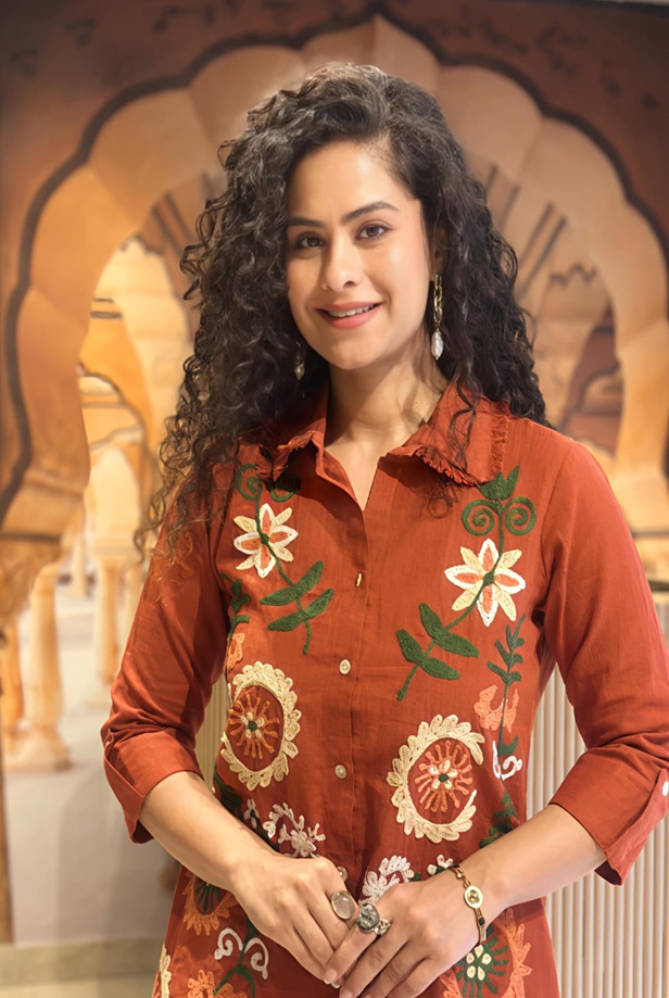 burnt orange artisan embroidery top side detail